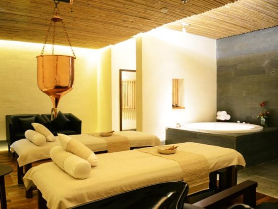 【貸切】極上癒しツアー！本格スパ＋ウルワツ寺院の夕日観賞　バリ島名物の海鮮ビーチディナー付き＜午後／日本語ガイド／夕食付＞