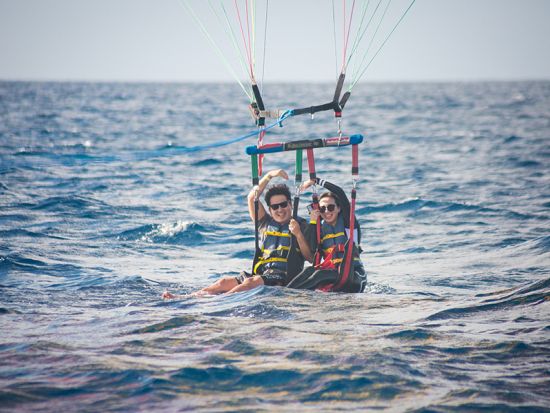 パラセイリング　高さ90m／120m／150m　ワイキキの街並みとダイアモンドヘッドを空から見てみよう＜日本語インストラクター／ケワロ湾＞