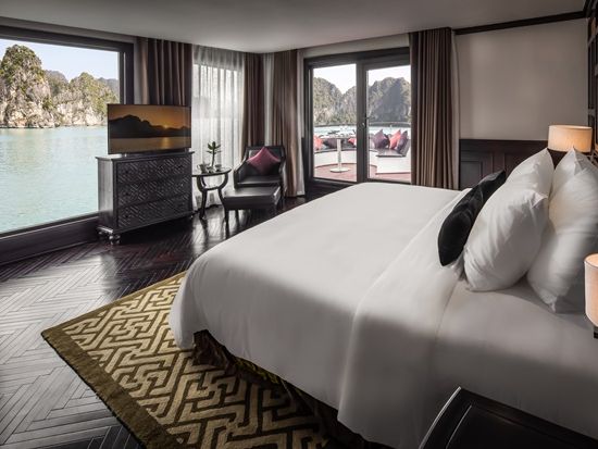 世界遺産ハロン湾1泊2日クルーズ　ジャグジープール＆全室バルコニー付き！ハロン湾最大級の豪華大型客船「アンバサダー号」で絶景を満喫