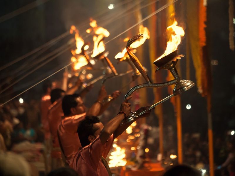 India_Vranasi_Aarti_shutterstock_779526673
