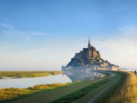 世界遺産モンサンミッシェル＆ロワール古城　1泊2日周遊ツアー＜4～10月／金曜／英語ガイド＞