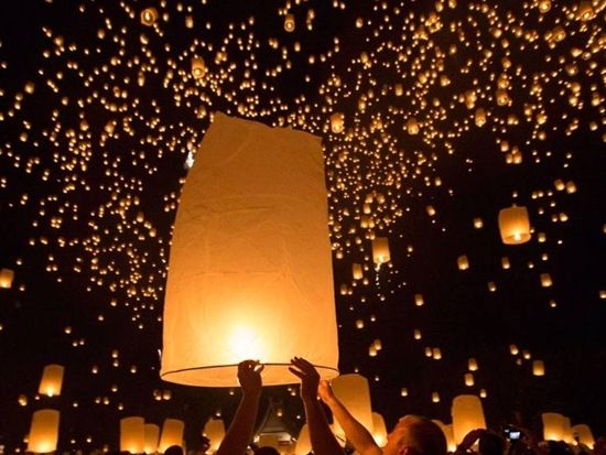 バンコク発 チェンマイ コムローイ祭り1泊2日宿泊ツアー　エアアジア利用　CADランタンフェスティバル＜ドンムアン空港発着＞