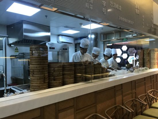 【プレミアム・上海】ミシュラン1つ星の夕食付の美食プラン☆外灘＋上海タワー展望台＋豫園＋田子坊＜専用車／日本語ガイド／昼＆夕食付＞*1名様より参加可能