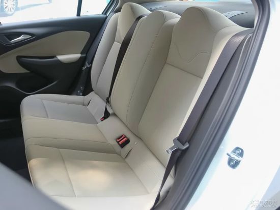 【空港送迎】上海浦東国際空港⇔上海市内ホテル or 上海ディズニーランド地区ホテル＜貸切／最大14名／中国語ドライバー＞