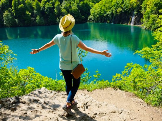 世界遺産プリトヴィッツェ湖群国立公園＋ラストケ村　日帰りツアー　見どころを効率よく巡る！＜英語ガイド／ザグレブ発＞