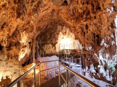 Australia_Sydney_Jenolan_Caves_shutterstock_709115848