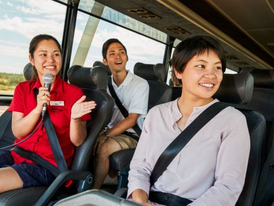 【空港送迎】エアーズロック空港 ⇔ エアーズロックリゾート　チェックインのサポート付き ＜貸切／日本語ガイド＞ ※車1台あたり料金