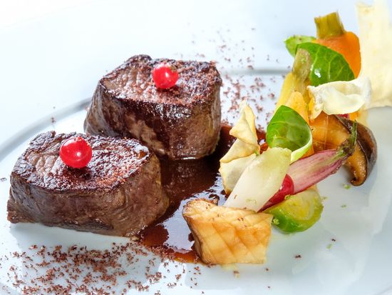 Noisette de Cerf Cuite au Sautoir HD 2 © Moulin Rouge - Zekser Cyril