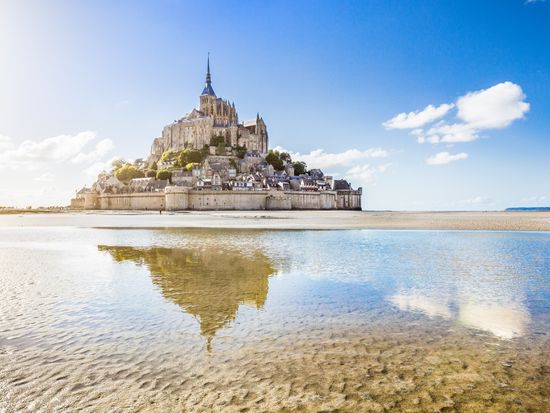 France_Normandy_Mont_Saint_Michel_shutterstock_334956908