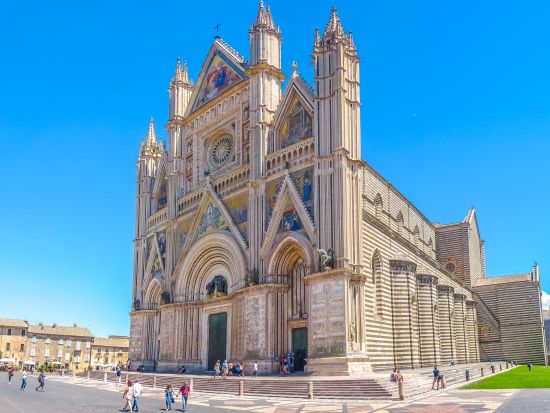 『天空の城ラピュタ』の世界へ！　チヴィタ・ディ・バニョレージョ＋オルヴィエート 日帰り観光ツアー＜日本語アシスタント／ローマ発＞by Mybus