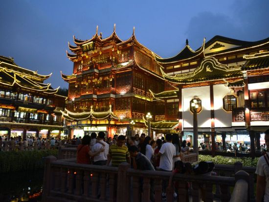 上海の夜の魅力を凝縮☆絶品小籠包「南翔饅頭店」＋豫園商場の夜景散策＋ナイトクルーズ＜夕食付／日本語ガイド＞