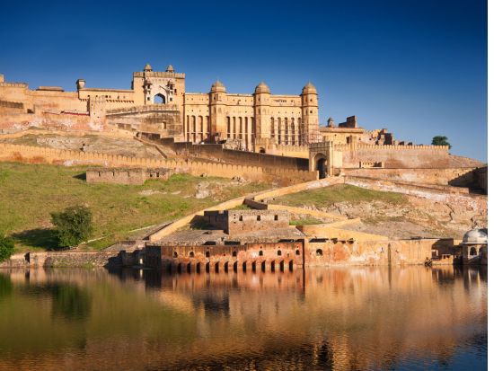 日帰りで行くピンクシティ「ジャイプール」世界遺産めぐり！デリーから往復車利用で快適プライベートツアー＜日本語ガイド／インド料理の昼食付／デリー発＞