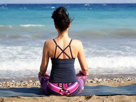 ビーチヨガ体験　選べる太陽のパワーをもらうサンライズまたはサンセットヨガ＜朝・夕／SKY SURF YOGA／茅ヶ崎＞