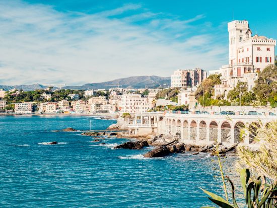 海運都市ジェノヴァ＋リヴィエラの町ポルトフィーノ日帰り観光ツアー＜4～11月／ミラノ発＞
