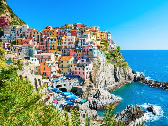 イタリア感動旅！チンクエテッレ日帰り観光ツアー＜4～11月／英語／ミラノ発＞