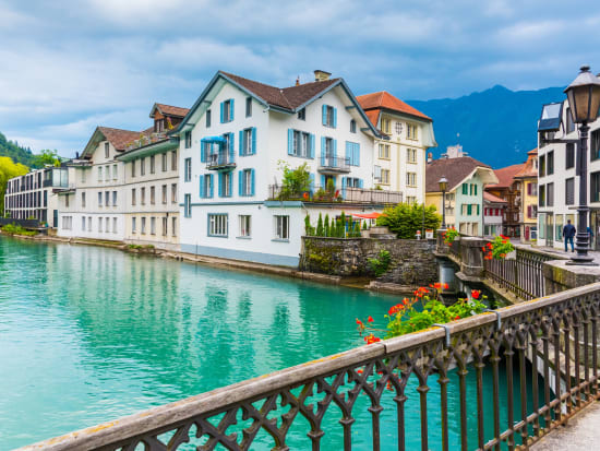 宿泊パッケージ インターラーケン2泊3日 選べるホテル滞在 スイストラベルパス付 朝食付 スイス スイス地方都市 旅行の観光 オプショナルツアー予約 Veltra ベルトラ