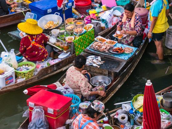 夜のアンパワー水上マーケット＋ホタル鑑賞ナイトクルーズ＜土・日／午後／ホテルお迎え／日本語ガイド＞