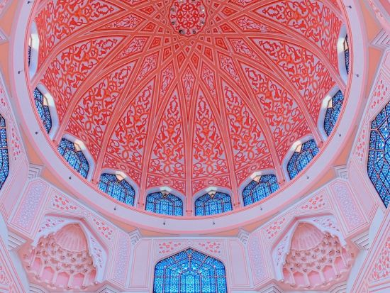 フォトジェニック巡り観光ツアー　ブルーモスク＆ピンクモスク＆シャアラムストリートアート＆プトラジャヤ湖クルーズ ＜日本語ガイド／昼食付き／クアラルンプール発＞