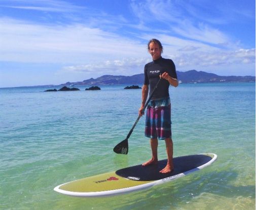  SUP（スタンドアップパドルボード）  海の上を散歩 トイレ・温水シャワー・更衣室完備で快適＜4～9月／名護市＞