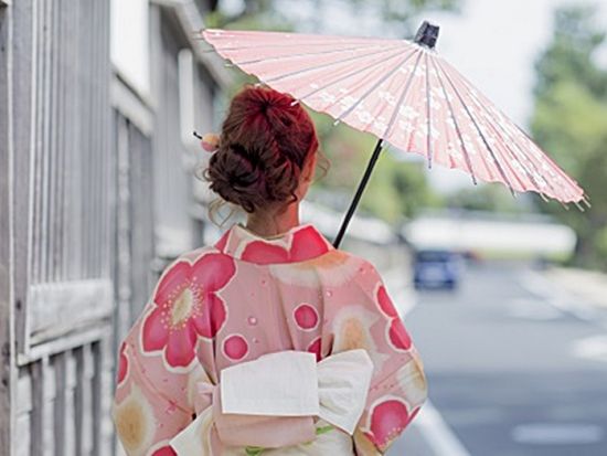 着物レンタル　松江の城下町を着物で散策！髪飾り＆バックなど貸出＋簡単ヘアアレンジ無料　袴プランもご用意＜松江市／当日予約OK＞