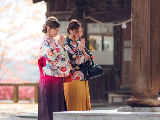 着物レンタル　松江の城下町を着物で散策！髪飾り＆バックなど貸出＋簡単ヘアアレンジ無料　袴プランもご用意＜松江市／当日予約OK＞