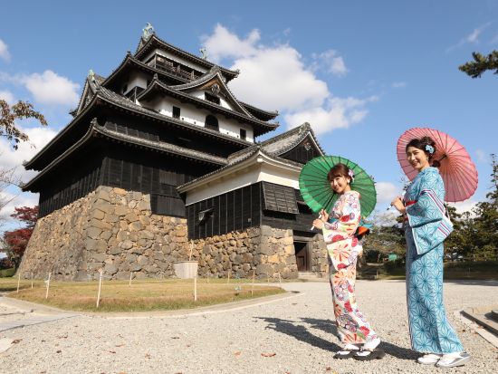 着物レンタル　松江の城下町を着物で散策！髪飾り＆バックなど貸出＋簡単ヘアアレンジ無料　袴プランもご用意＜松江市／当日予約OK＞