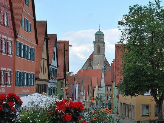 【プライベートツアー】ロマンチック街道とローテンブルク観光　通り抜けツアー ＜専用車貸切／日本語ドライバーガイド／ミュンヘン発フランクフルト着＞