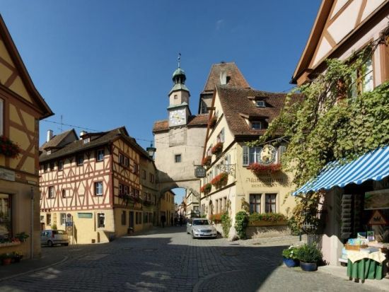 【プライベートツアー】ロマンチック街道とローテンブルク観光　通り抜けツアー ＜専用車貸切／日本語ドライバーガイド／ミュンヘン発フランクフルト着＞