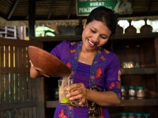 【バリ島文化体験】人気スパで学ぶインドネシアの秘薬「ジャムゥ」作り体験＜現地集合・解散＞