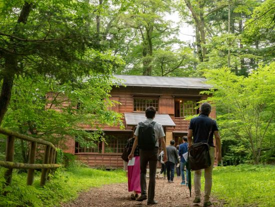 【愛犬連れOK】軽井沢ウォーキングツアー 聖パウロ教会や室生犀星記念館などの旧軽井沢定番スポットをガイドと巡る＜2時間／貸切／軽井沢町＞