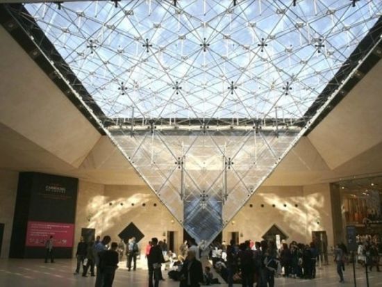 6～8月限定！おすすめガイド ソレーヌさんがご案内 夜のルーブル美術館 見学ツアー＜水曜日／日本語ガイド＞