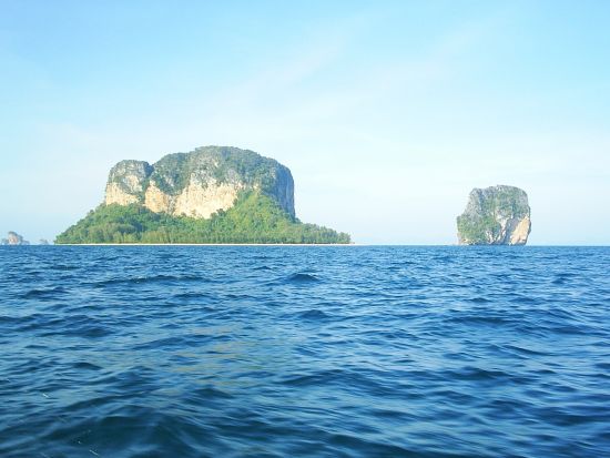 【クラビ発】スピードボートで行くアイランドホッピングツアー　ポダ島&チキン島&タップ島＋神秘的なプラナンビーチ＜ランチ＆送迎付／日本語or英語ガイド＞