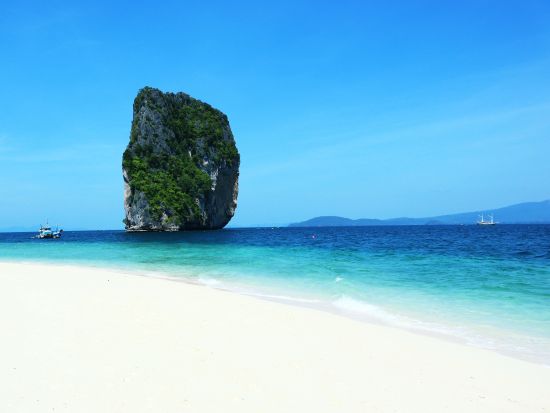【クラビ発】スピードボートで行くアイランドホッピングツアー　ポダ島&チキン島&タップ島＋神秘的なプラナンビーチ＜ランチ＆送迎付／日本語or英語ガイド＞