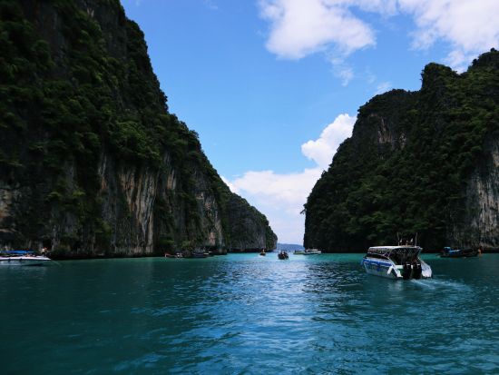 【クラビ発】スピードボートで行くピピ島ツアー！魅惑のマヤベイ上陸＜ランチ＆送迎付／日本語or英語ガイド＞