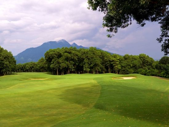 【ハノイ発ゴルフ】キングス・アイランドゴルフ場　マウンテンビューコース  ＜送迎付き／日本語ガイド＞