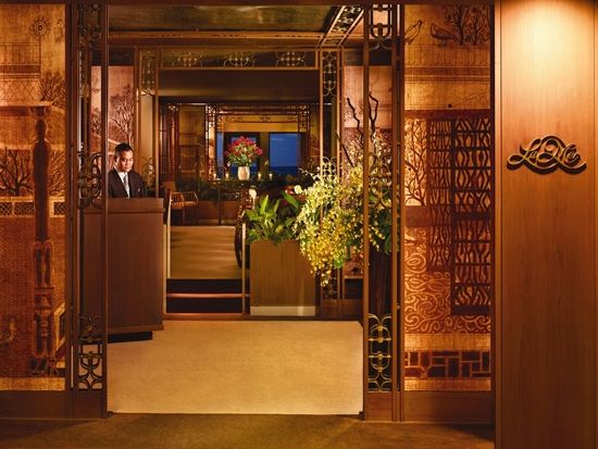 ラ・メール　食事券＆事前予約　オーシャンフロント・フレンチ・レストランでエレガントな夜を演出＜夕食／ハレクラニ内＞