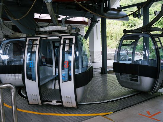 列車で行く！世界自然遺産 丹霞山日帰りツアー＜日本語ガイド／専用車／昼食付／往復列車チケット込／広州発着＞