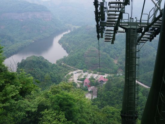 列車で行く！世界自然遺産 丹霞山日帰りツアー＜日本語ガイド／専用車／昼食付／往復列車チケット込／広州発着＞