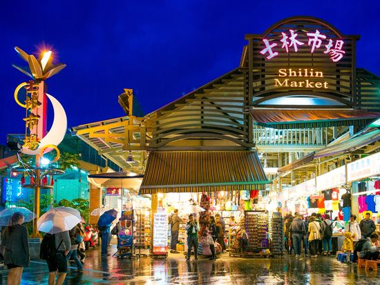 Taiwan_Taipei_Shilin Market_shutterstock_786446803