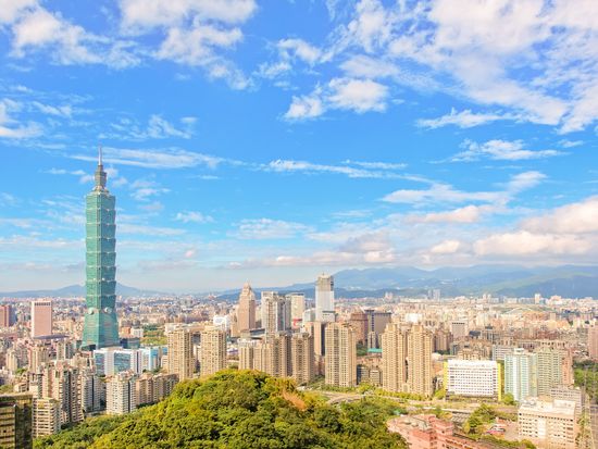 Taiwan_Taipei_Skyline_263750501 (1)