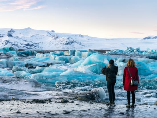 南アイスランドの大自然を満喫 火山と氷河が作り出す絶景 1泊2日ツアー 英語 レイキャヴィーク発 アイスランド アイスランド 旅行の観光 オプショナルツアー予約 Veltra ベルトラ
