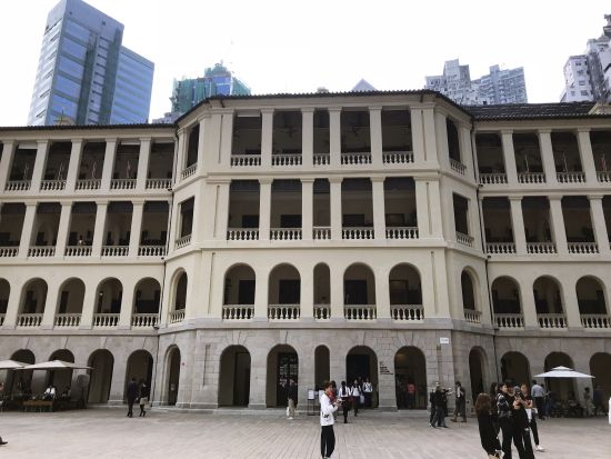 列車で行く！香港オールドセントラル食べ歩きツアー＜日本語ガイド／朝食付／往復列車チケット込／広州発着＞