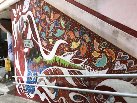 列車で行く！香港オールドセントラル食べ歩きツアー＜日本語ガイド／朝食付／往復列車チケット込／広州発着＞