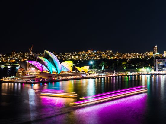 Australia_Sydney_Night_shutterstock_198797807