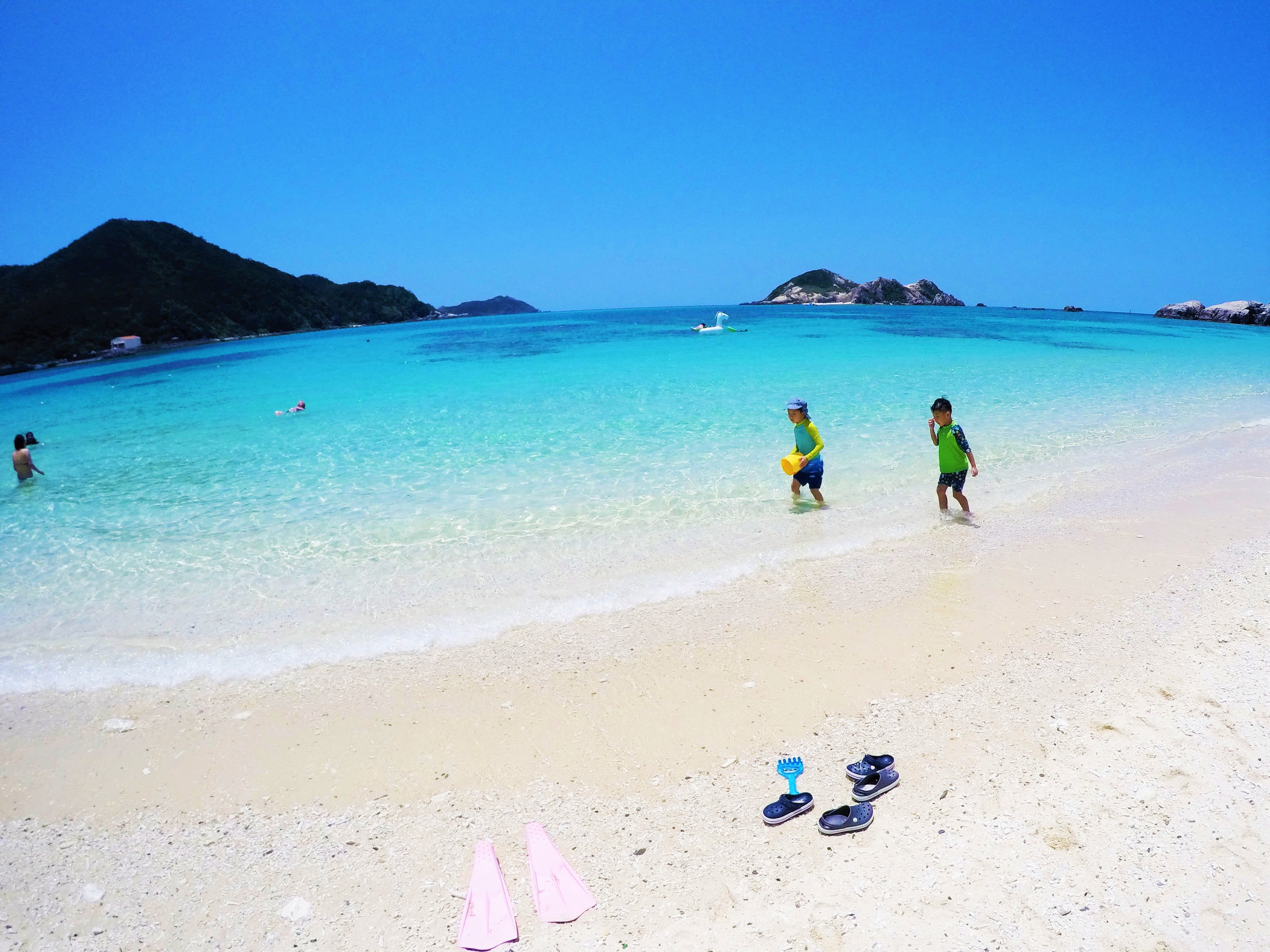 慶良間諸島 渡嘉敷島上陸 白い砂浜が美しい阿波連ビーチまたは高確率で