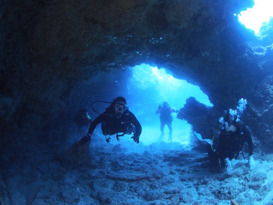 【ボートダイブで別世界へ】沈没船＆ウミガメと泳ぐハワイ感動ダイビング！レベル別で安心のファンダイビング＜2ダイブ＞by アロハナダイバーズ