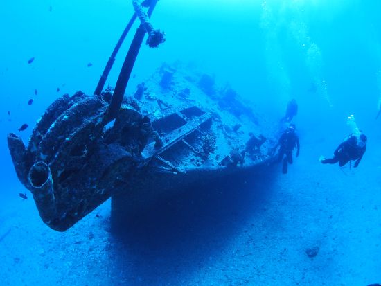 【ボートダイブで別世界へ】沈没船＆ウミガメと泳ぐハワイ感動ダイビング！レベル別で安心のファンダイビング＜2ダイブ＞by アロハナダイバーズ