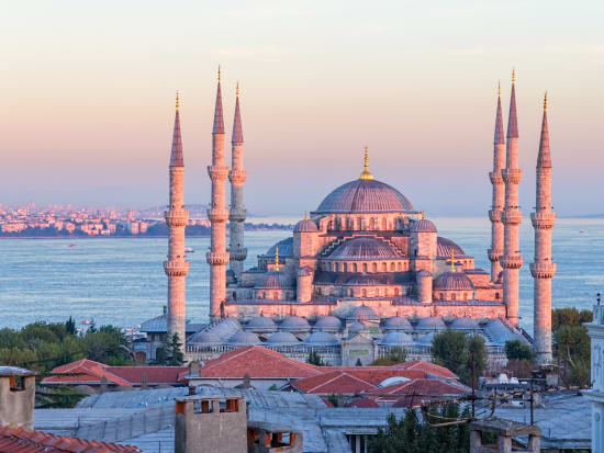 Turkey_Istanbul_Blue_Mosque_shutterstock_188220215