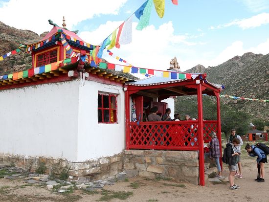 ジュルチンウブグン寺院