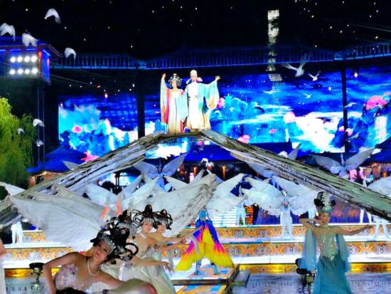 長恨歌大型歌舞ショー鑑賞＆兵馬俑観光ツアー☆城壁＋大雁塔＋兵馬俑＋秦始皇帝陵＋華清池＜貸切／昼食＆夕食付／日本語ガイド／西安発＞